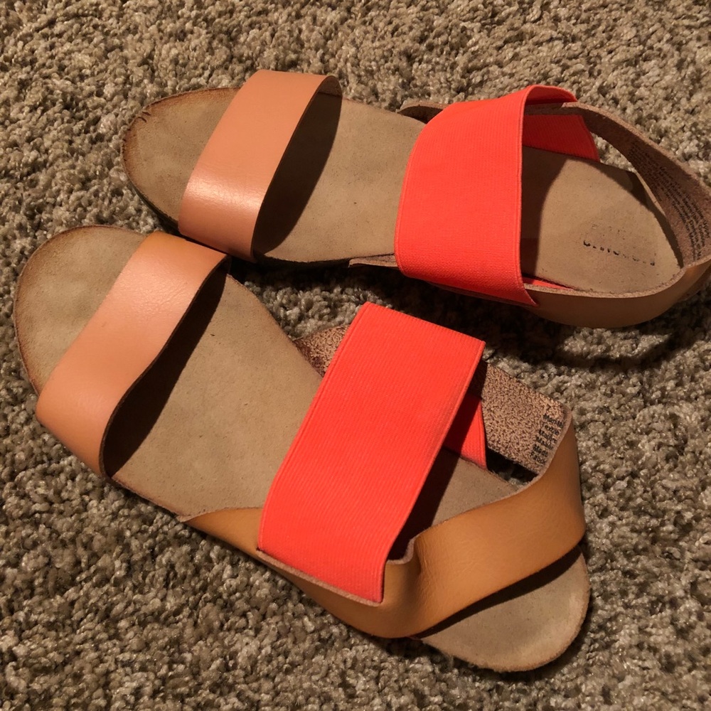 MOSSIMO sandals
